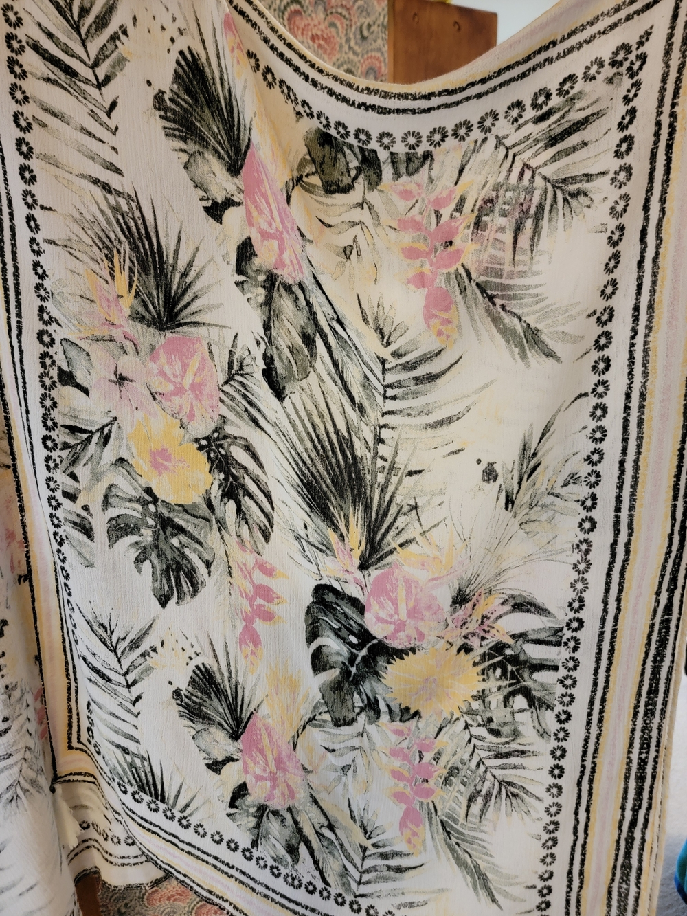 Vince Camuto White Woven Kimono Coverup with Black Palm Print and Yellow Accents - Picture 2 of 12